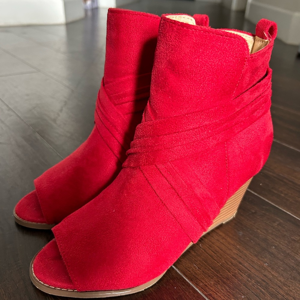 True Red open toe Bootie with inner side zipper, Suede worn Once Size 6 1/2
